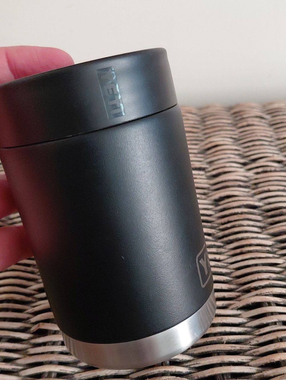 YETI Rambler Colster - Picture 2 of 10